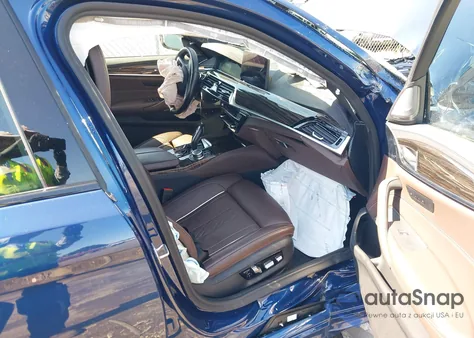 2022 BMW 530E xDrive z USA, uszkodzony, nr VIN WBA33AG06NCJ88977